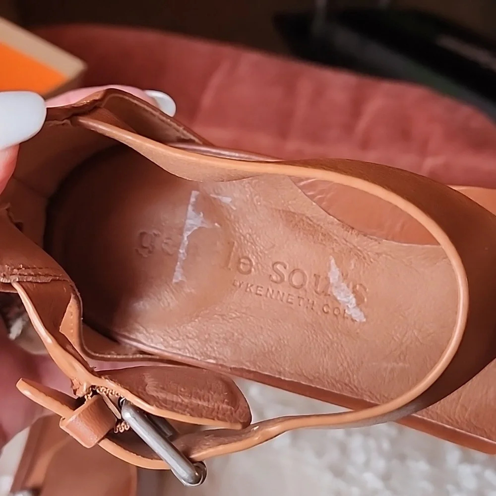 Gentle Souls Sandals - Picture 5 of 9